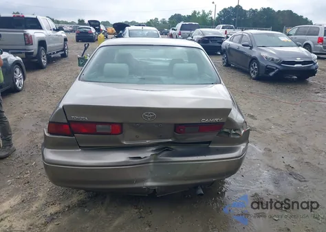 1998 Toyota Camry Le z USA, uszkodzony, nr VIN 4T1BG22K1WU314171